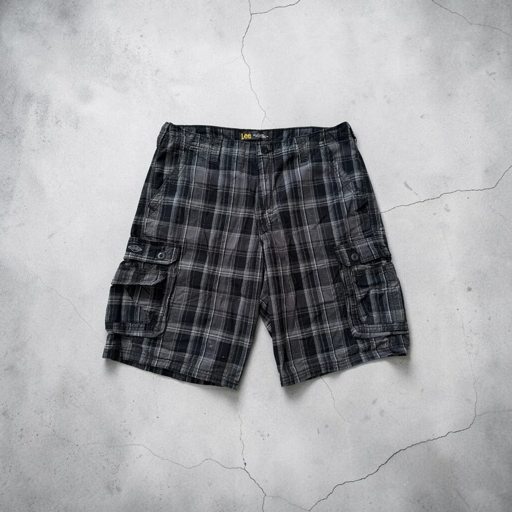 men's baggy Lee dark plaid cargo shorts size 34